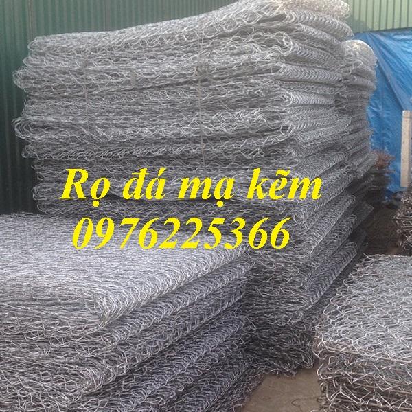 alt text: Khả năng chịu lực của rọ đá giúp gia cố bờ kè hiệu quả, chống xói mòn